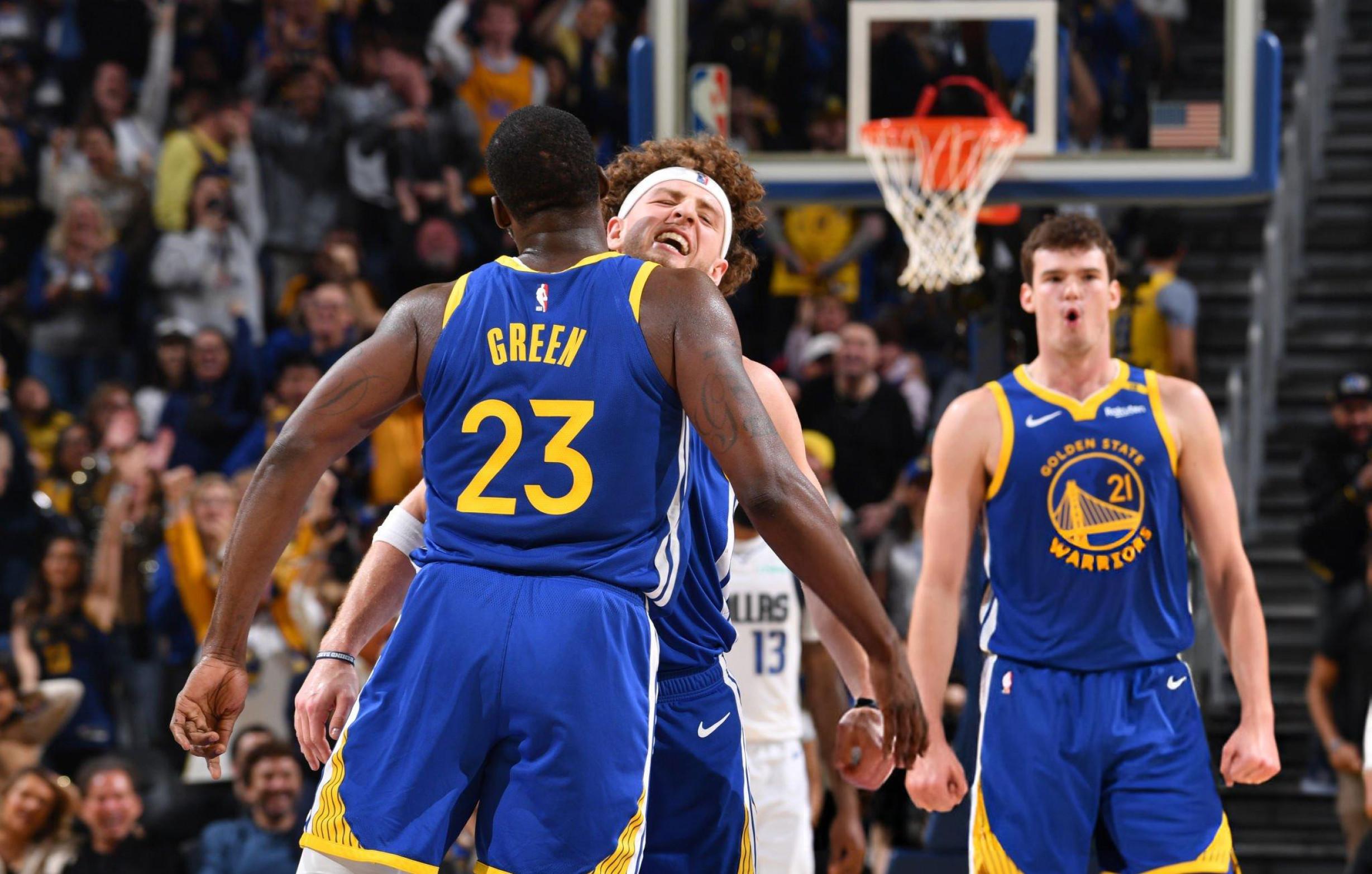 kaiyun中国官方网站-&quot;勇士三分雨席卷赛场，连胜不断&quot;